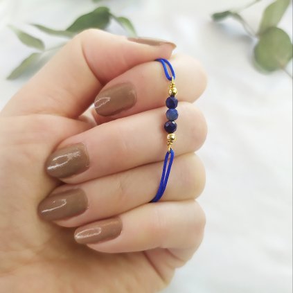 Provázkový náramek zlacené stříbro a lapis lazuli, modrá šňůrka S18210, ruční výroba šperků v Česku, Perlomanie
