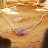 Jemný stříbrný náhrdelník přívěsek surový ametyst, Perlomanie