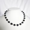 Stříbrný perlový náhrdelník bílé a černé perly, 44 - 46 cm, Perlomanie