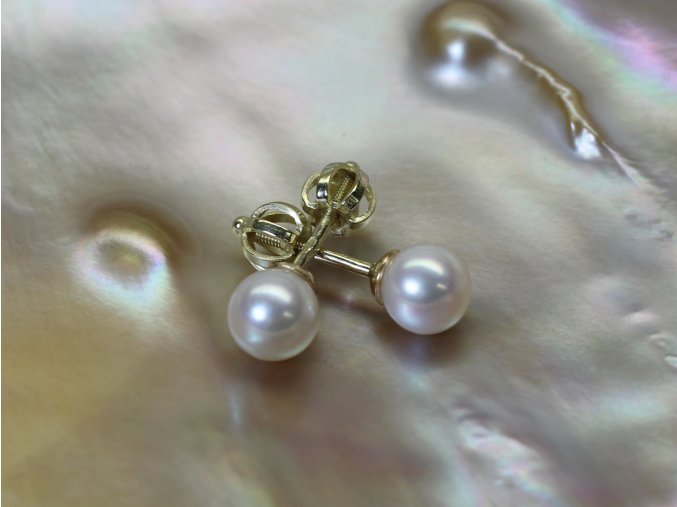zlaté náušnice se sladkovodními perlami kulatými 5,5-6 mm na šroubek či puzetu