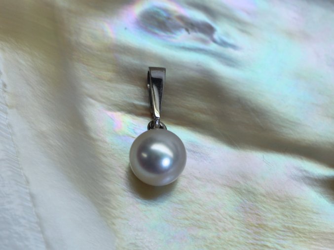 zlatý přívěsek se sladkovodní perlou kulatou 7-7,5 mm