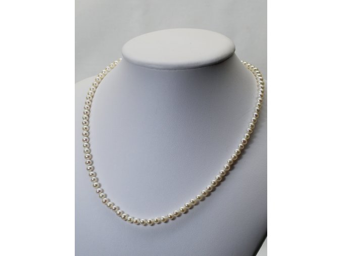 náhrdelník ze sladkovodních perel 4-4,5 mm se stříbrným uzávěrem