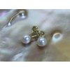 zlaté náušnice s mořskými perlami 6-6,5 mm na šroubek či puzetu