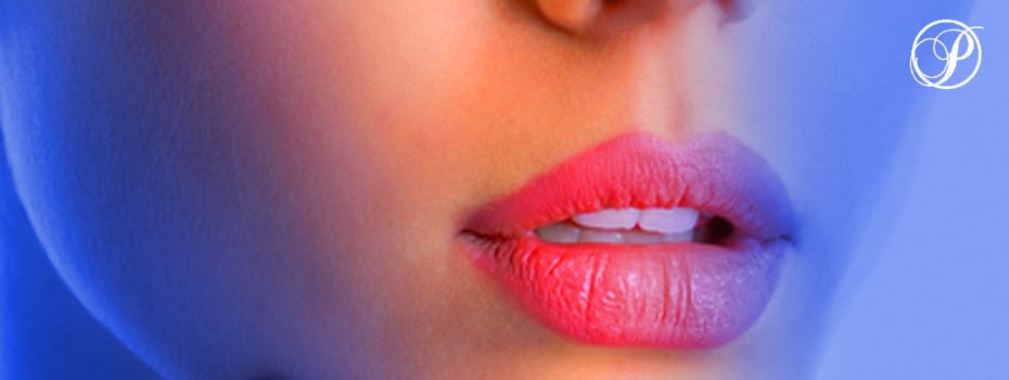 Co s úplně promodralou konturou rtů?