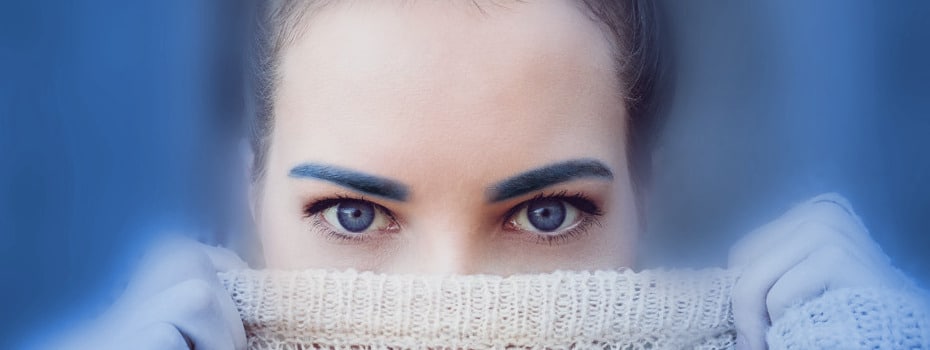 Co mám dělat se starým permanentem obočí, které je modré?