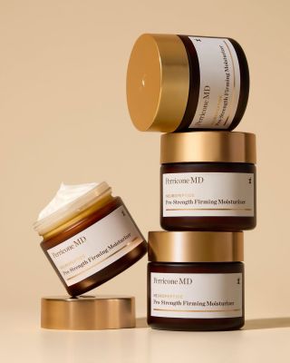 Nejde jen o to vypadat lépe, jde o změnu chování vaší pleti. U našeho nového Zpevňujícího hydratačního krému proti vráskám...