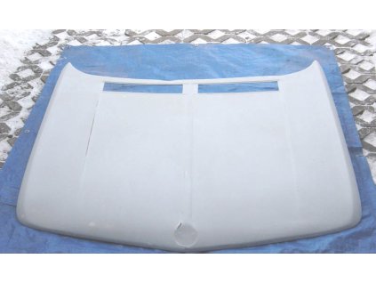 BMW 02 přední kapota bez vnitřního  rámu