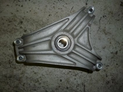10005 uchyceni spojky aprilia