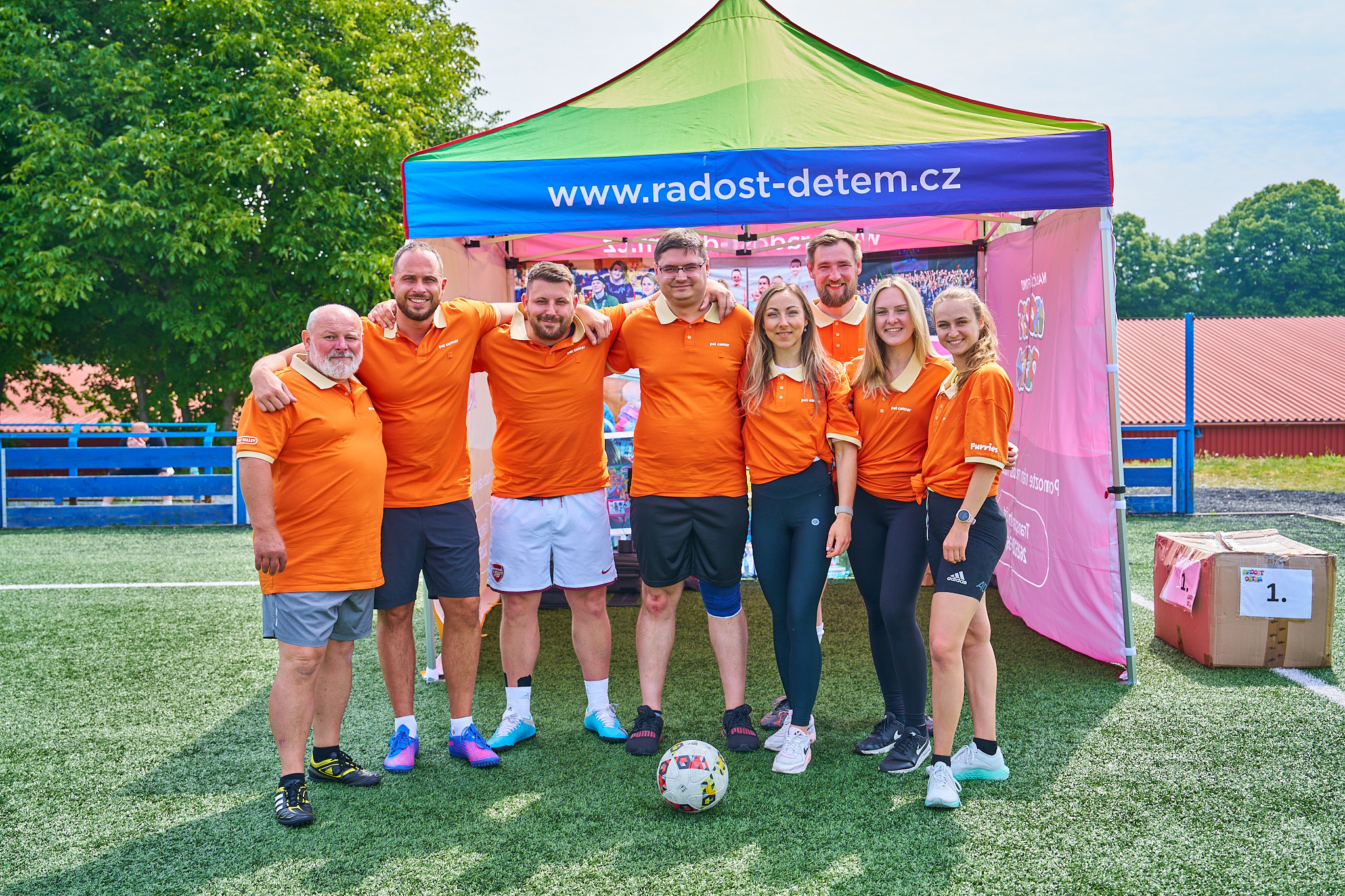 Fotbal Cup, Pet Center rozdává radost dětem