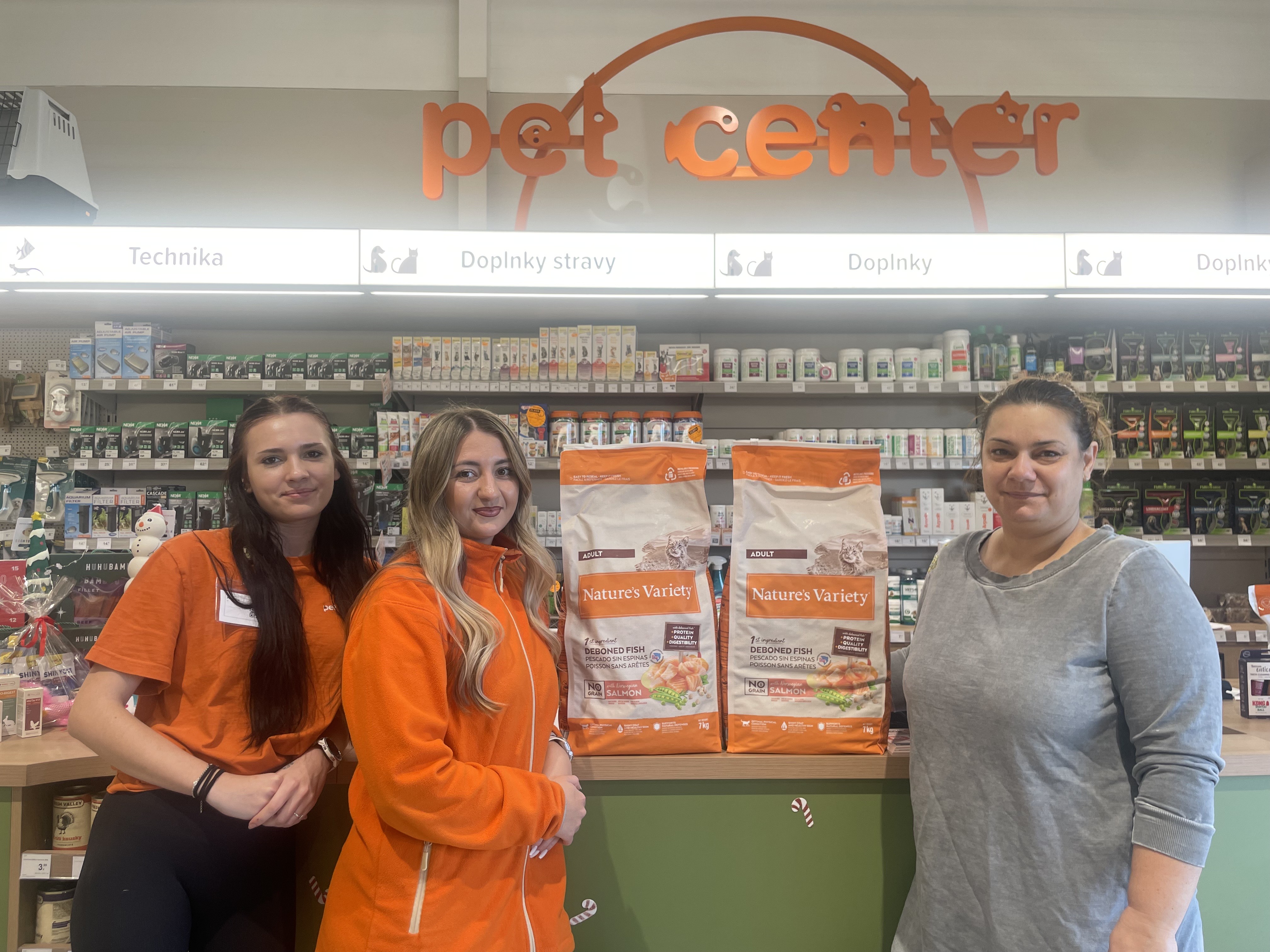 Předávání daru útulku