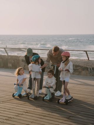 První jízdy, první radost 🚀 smarTrike Xtend Mini-ride roste s dítětem, podporuje přirozený pohyb a dělá z každé procházky...