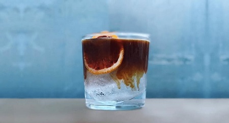 Espresso Tonic svěží osvěžení, letní hit