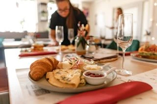 Hele…nedělejte se se snídaní dneska. Fakt ne. Pojďte radši k nám do kavárny, sednete si, dáte si něco dobrýho a na chvíli...