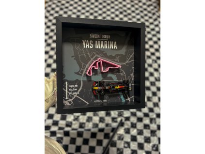 Obraz s monopostem a závodním okruhem - růžová varianta