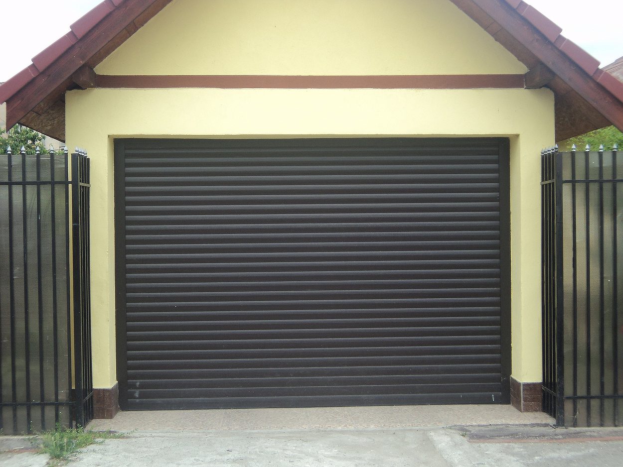 Rolovací garážová vrata LA55 šířka do 200cm VÝŠKA: 181-200cm, ovládání: manuální