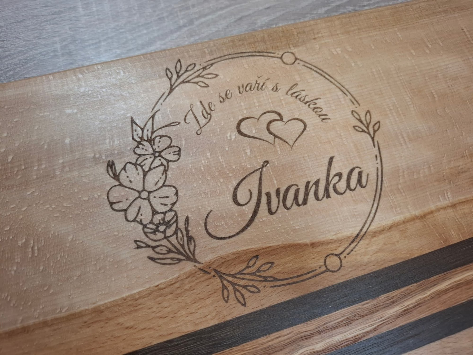 Gravírování do dřeva - zakázková výroba