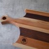 Servírovací a krájecí deska s rukojetí – ořech, javor, švestka