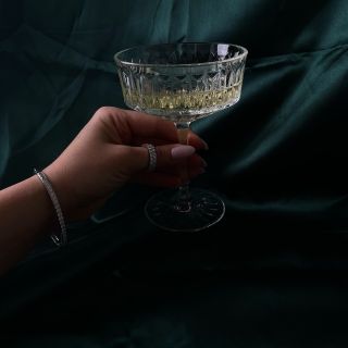 Dopřejte si nádech luxusu s našimi stříbrnými šperky osazenými zářivými kameny. Perfektní doplněk na večer, kdy každá...