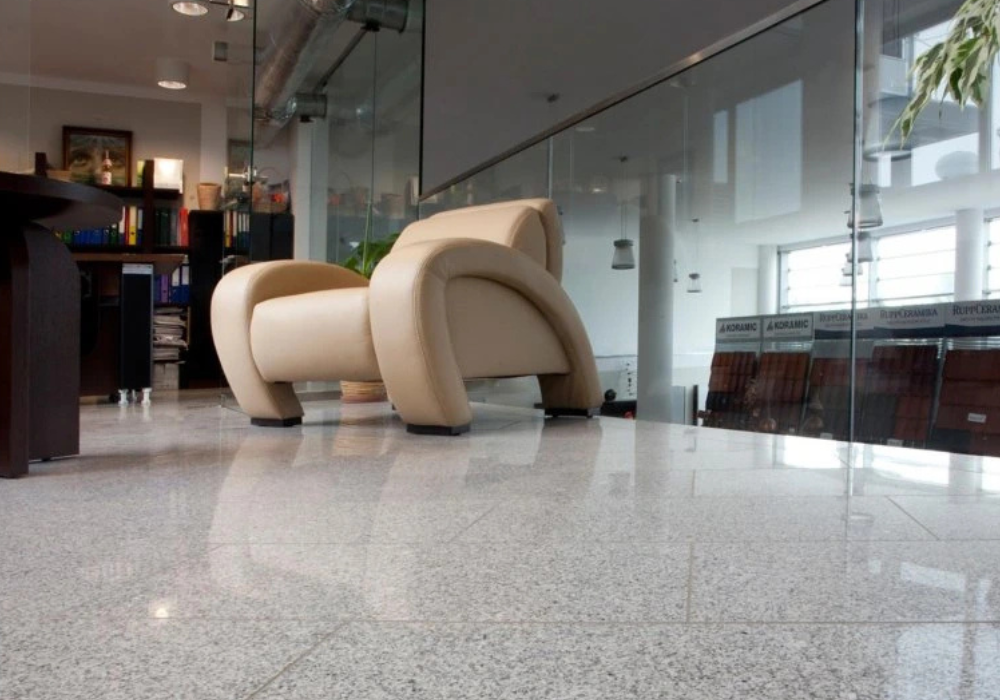 Žula: Dokonalý přírodní kámen pro váš interiér i exteriér