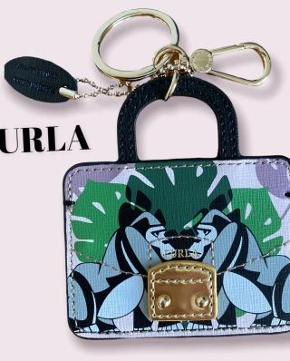 SOLD ✨Pokud milujete barvy, tak přívěsek značky Furla je pravě pro vás! Nový, nenošeny. 💙Cena 400 Kč #prahaprodej...