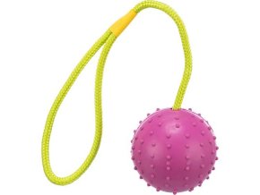 Vrhací míč hrbolatý na šňůře - TRIXIE (ø 7 cm/ 30 cm, růžová)