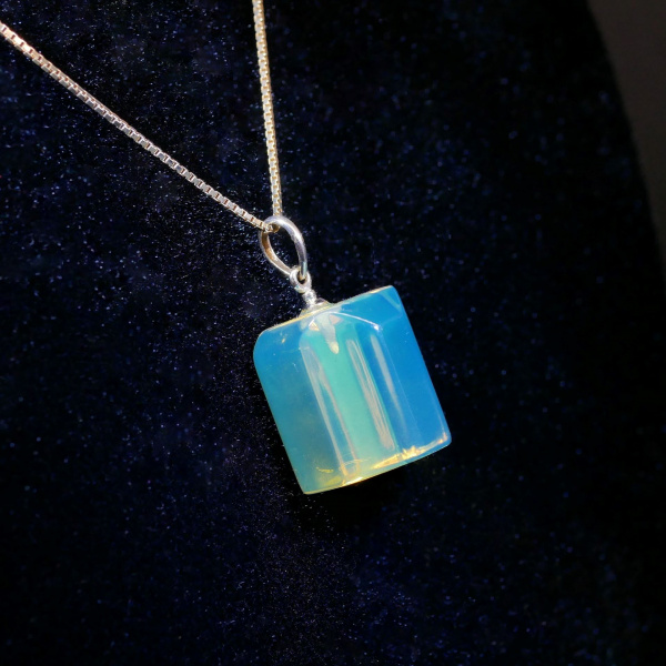 14.Dominikansky-modry-jantar-sky-blue