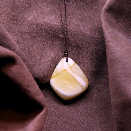 jantarovy-privesek-131661