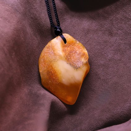 jantarovy-privesek-131581