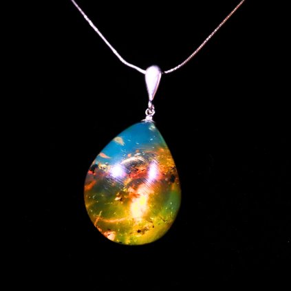 privesek-z modrozeleneho-jantaru-se-stribrem-ag-925-210157