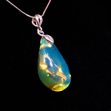 privesek-z-modreho-jantaru-se-stribrem-ag-925-1000-210161