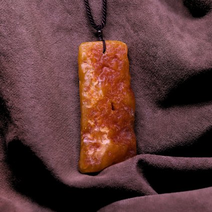 jantarovy-privesek-na-snurce-131831