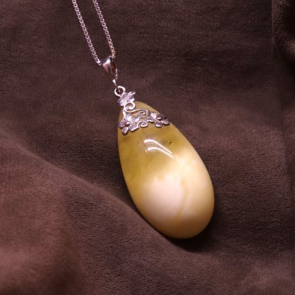 Jantarovy privesek 11272