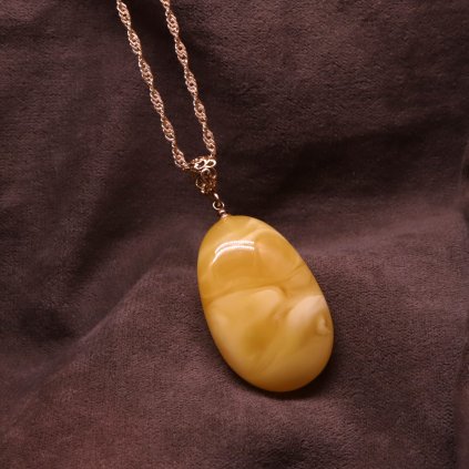 Jantarovy privesek 11042