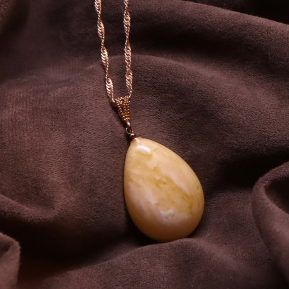 Jantarovy privesek 11003