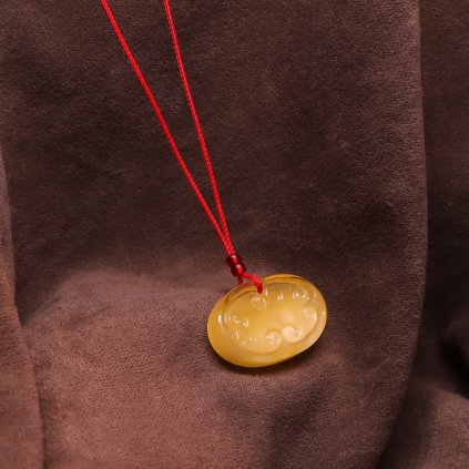 Jantarovy privesek 13100