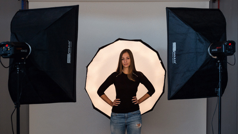 Ako nasvietiť biele fotografické pozadie?