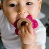 Babyono Dřevěné a silikonové kousátko Slepička