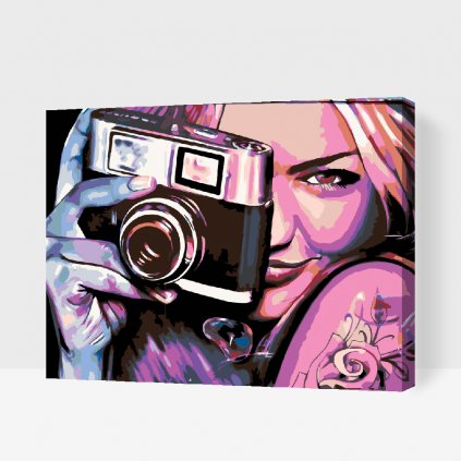 Pictură pe numere - Fată cu o cameră de fotografiat