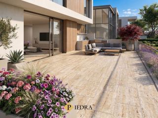 Wyobraź to sobie: świeci słońce, siedzisz na tarasie, a pod stopami masz kamień, który tworzył się przez miliony lat... ☕🤎...