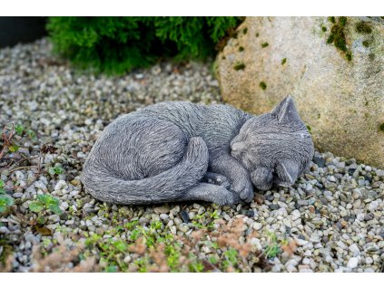 Zahradní betonová dekorace Kočka - spící