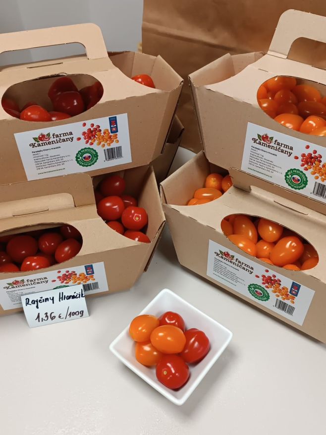 Rajčinky sú pestované bez pesticídov s certifikátom, opeľujú ich čmeliaky, polievané sú dažďovou vodou, zberajú sa v plnej...