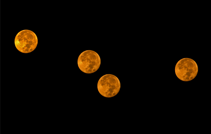 Čtyři měsíce na jednom snímku