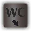 Cedule wc šipka v pravo dolů – plast (piktogram)