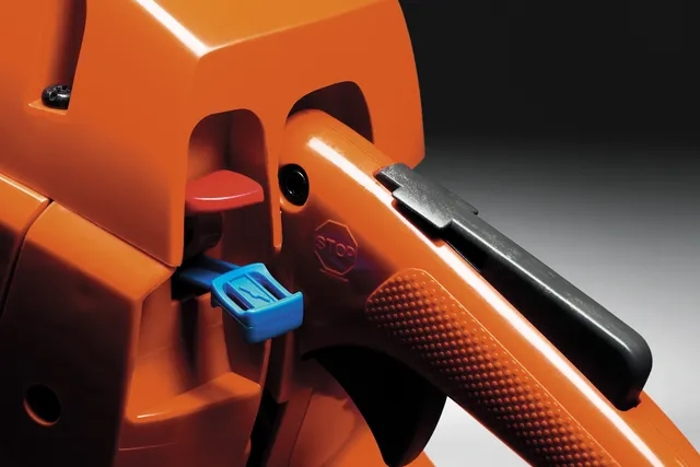 Samostatné ovládání sytiče/vypínače STOP