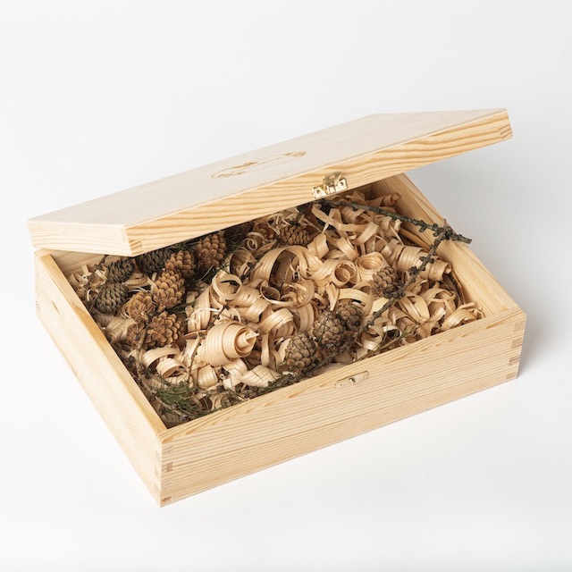 drevena_krabice_otevrena_prazdna