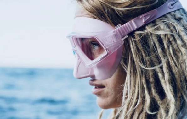 Freediving mask illustration 1