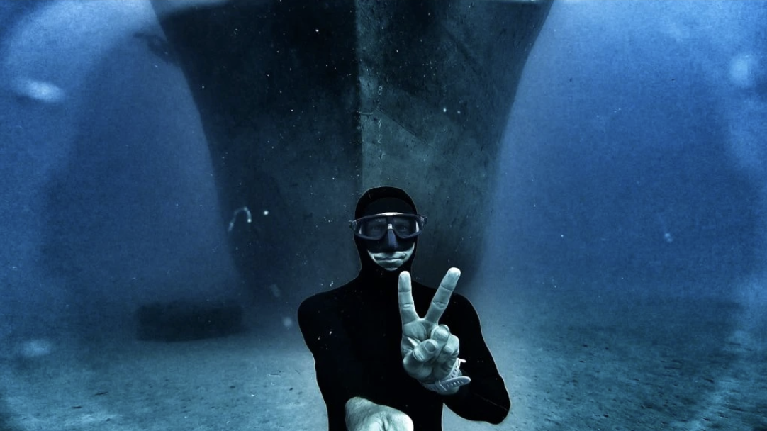 Freediving mask illustration 5
