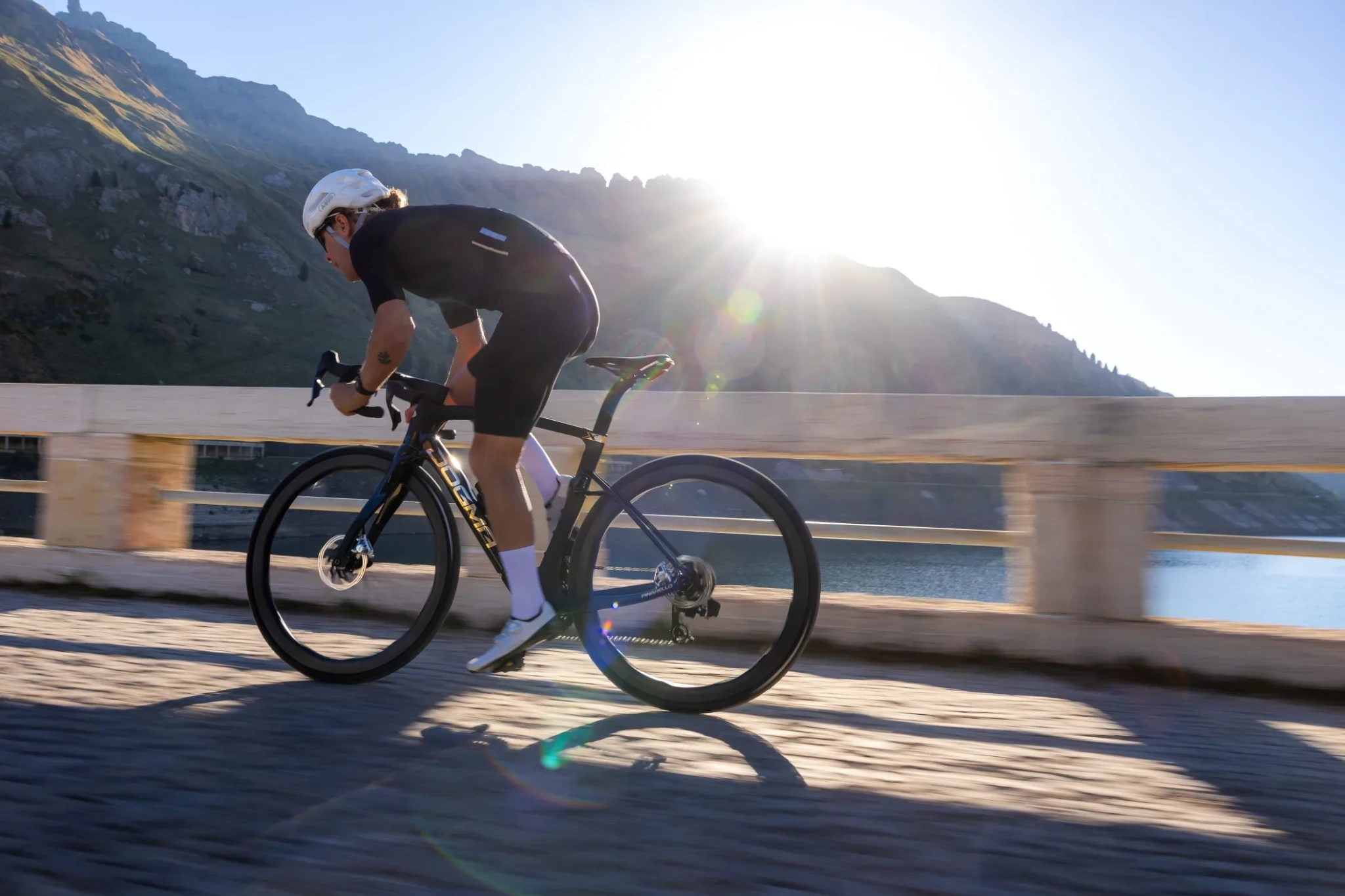 Pinarello DOGMA X v jízdě