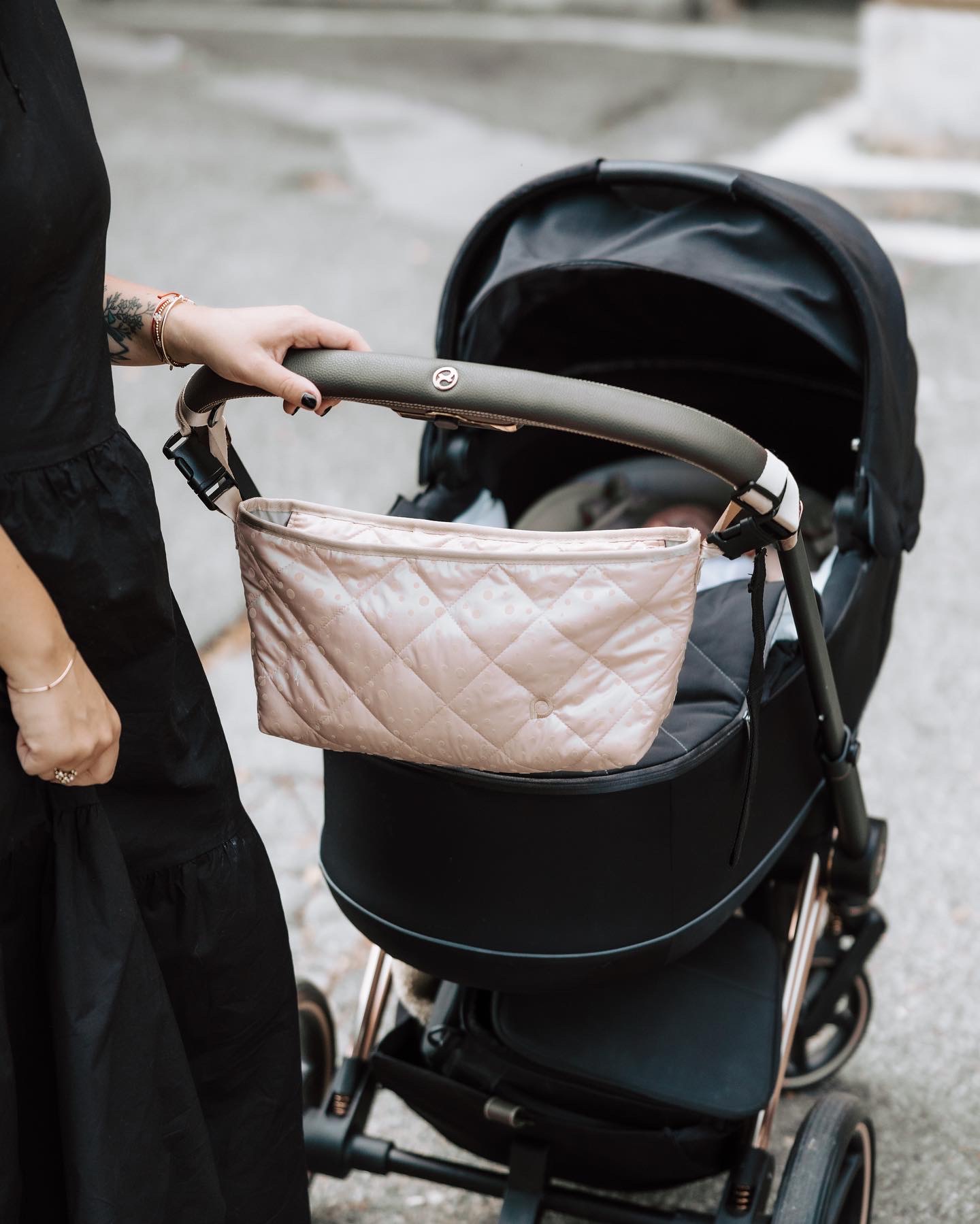Organizér ke kočárku: Proč je to must-have doplněk každé maminky