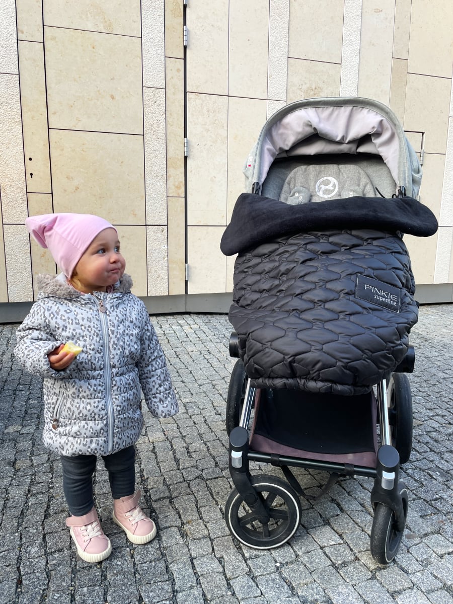 péřová stahovací deka Superfine Black